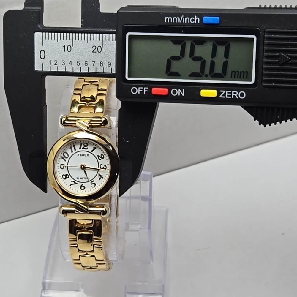 Womens Timex Analog Watch 25mm Gold Tone Classy 30 Meters New Battery - Picture 4 of 9